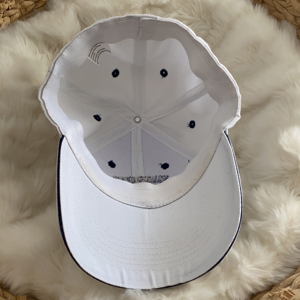 Vancouver Canucks Baseball Cap - Picture 3 of 5